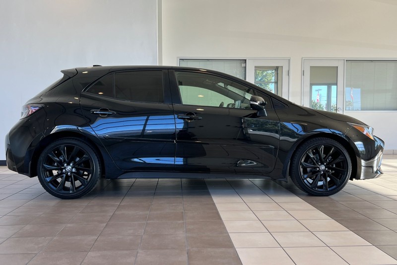 Toyota Corolla Vehicle Full-screen Gallery Image 03