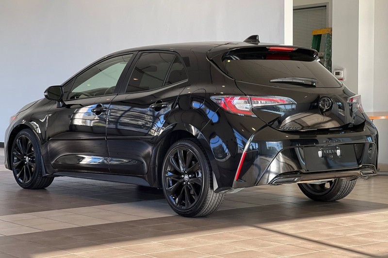 Toyota Corolla Vehicle Full-screen Gallery Image 06