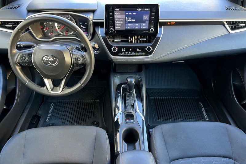 Toyota Corolla Vehicle Full-screen Gallery Image 13