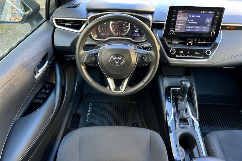 Toyota Corolla Vehicle Full-screen Gallery Image 14