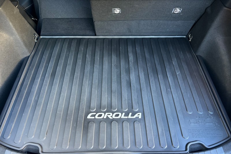 Toyota Corolla Vehicle Full-screen Gallery Image 15