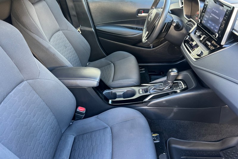 Toyota Corolla Vehicle Full-screen Gallery Image 16