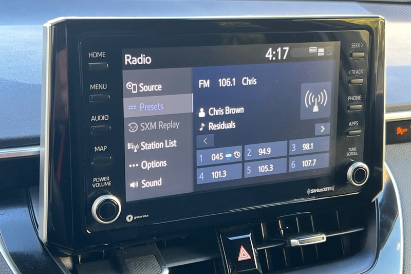 Toyota Corolla Vehicle Full-screen Gallery Image 18