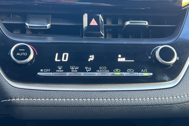 Toyota Corolla Vehicle Full-screen Gallery Image 20