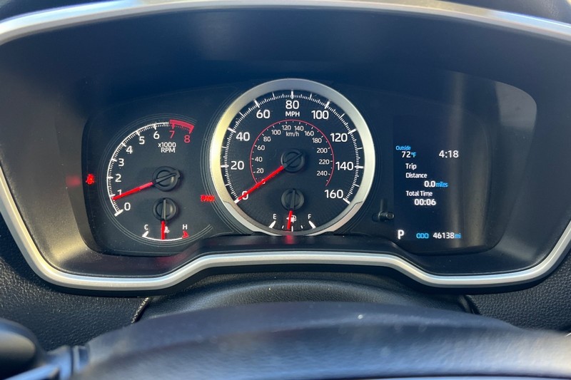 Toyota Corolla Vehicle Full-screen Gallery Image 24