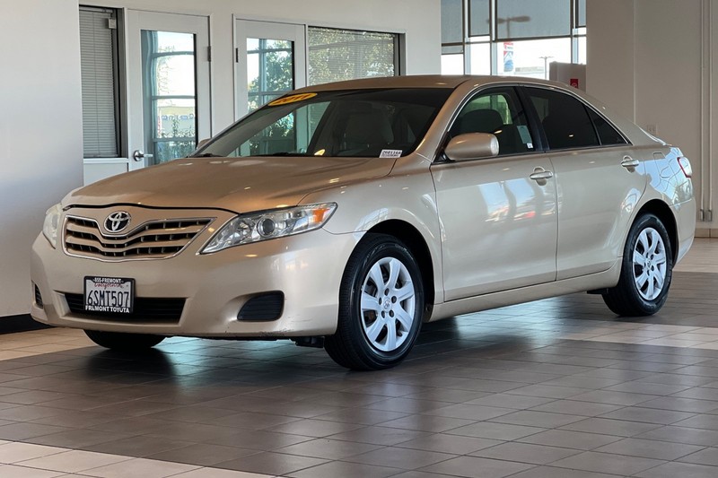 Toyota Camry Vehicle Full-screen Gallery Image 08