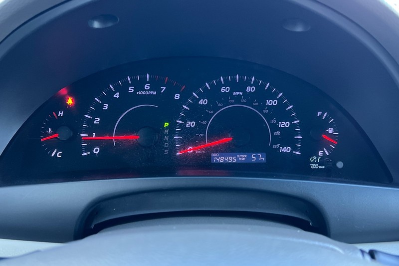 Toyota Camry Vehicle Full-screen Gallery Image 21