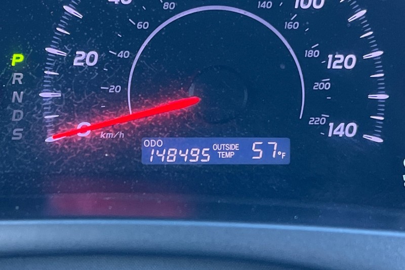 Toyota Camry Vehicle Full-screen Gallery Image 22