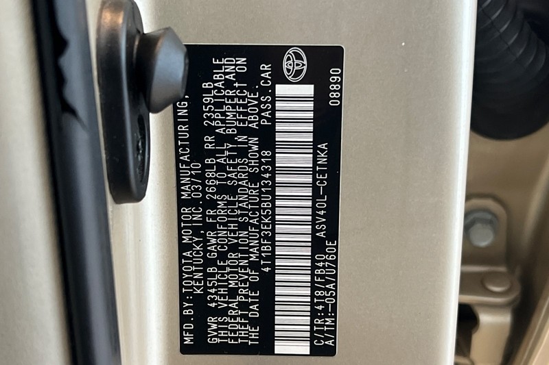 Toyota Camry Vehicle Full-screen Gallery Image 25