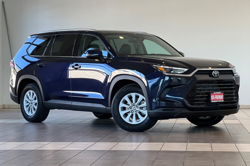 Toyota Grand Highlander Vehicle Full-screen Gallery Image 02