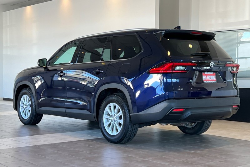 Toyota Grand Highlander Vehicle Full-screen Gallery Image 06