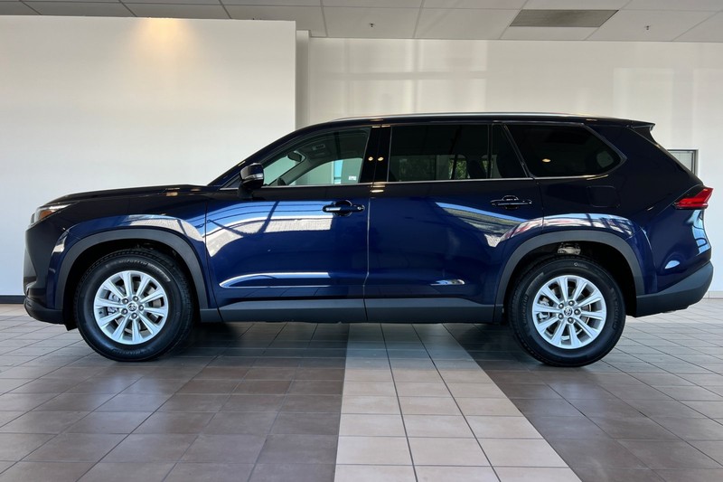 Toyota Grand Highlander Vehicle Full-screen Gallery Image 07