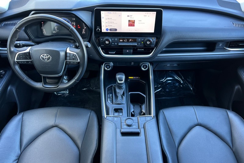 Toyota Grand Highlander Vehicle Full-screen Gallery Image 13