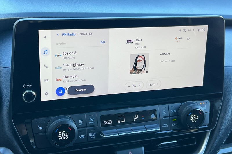 Toyota Grand Highlander Vehicle Full-screen Gallery Image 19