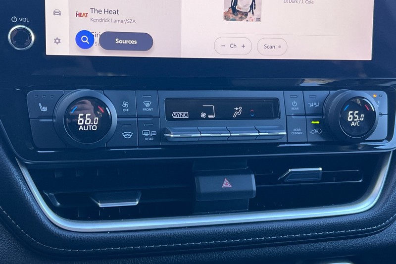 Toyota Grand Highlander Vehicle Full-screen Gallery Image 21