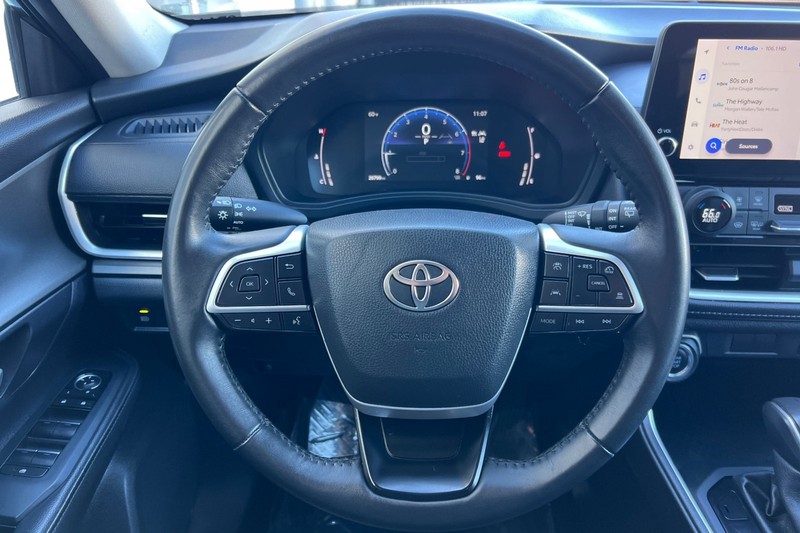 Toyota Grand Highlander Vehicle Full-screen Gallery Image 24