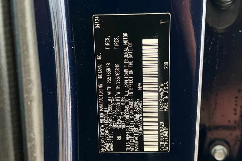 Toyota Grand Highlander Vehicle Full-screen Gallery Image 30