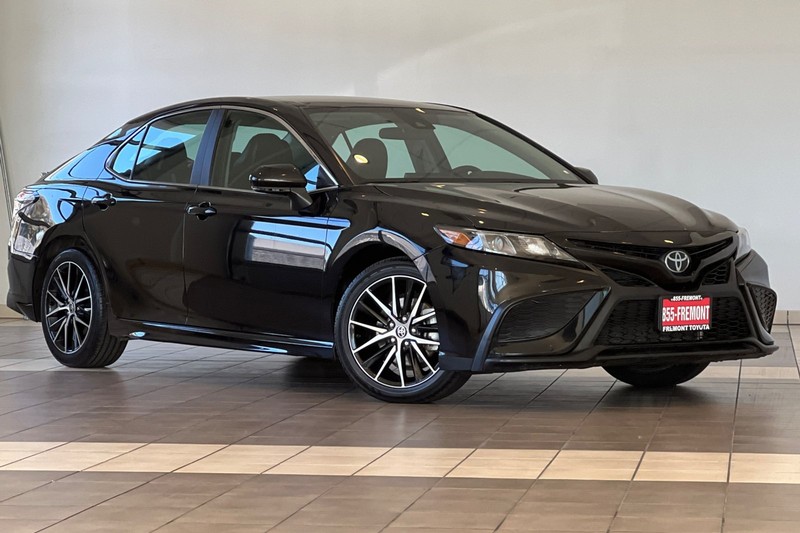 Toyota Camry Vehicle Full-screen Gallery Image 02