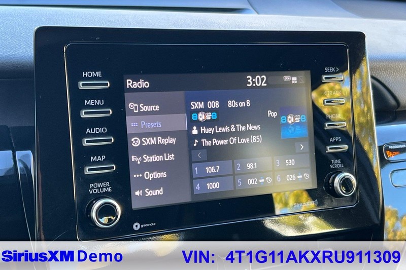 Toyota Camry Vehicle Full-screen Gallery Image 26