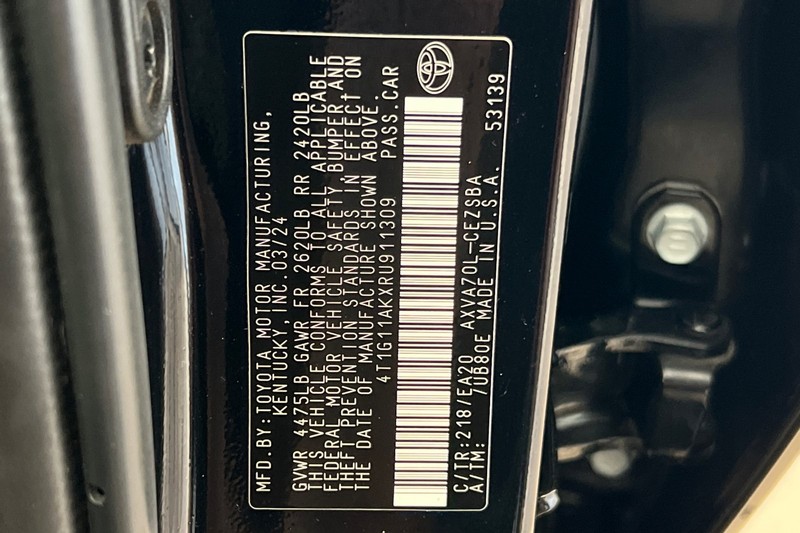 Toyota Camry Vehicle Full-screen Gallery Image 27