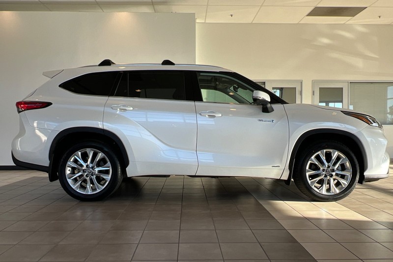 Toyota Highlander Hybrid Vehicle Full-screen Gallery Image 03