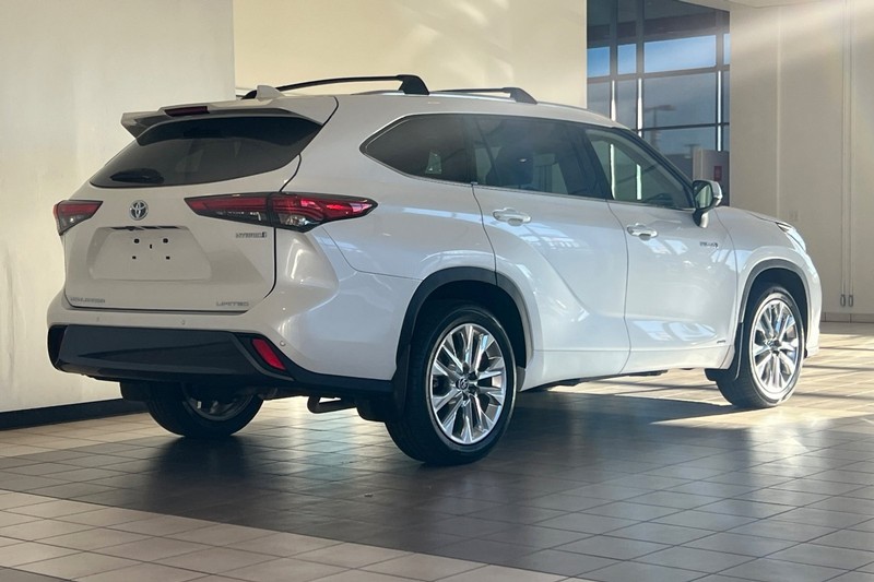 Toyota Highlander Hybrid Vehicle Full-screen Gallery Image 04