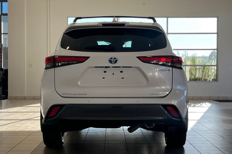 Toyota Highlander Hybrid Vehicle Full-screen Gallery Image 05