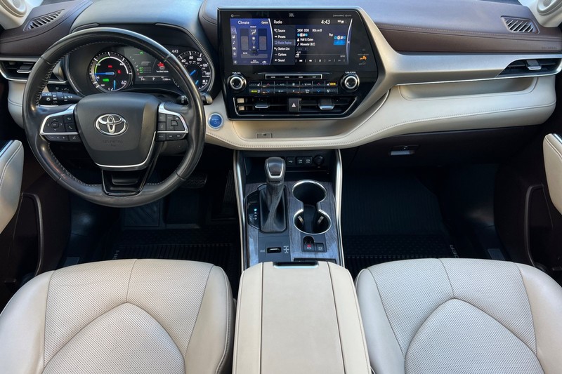 Toyota Highlander Hybrid Vehicle Full-screen Gallery Image 13