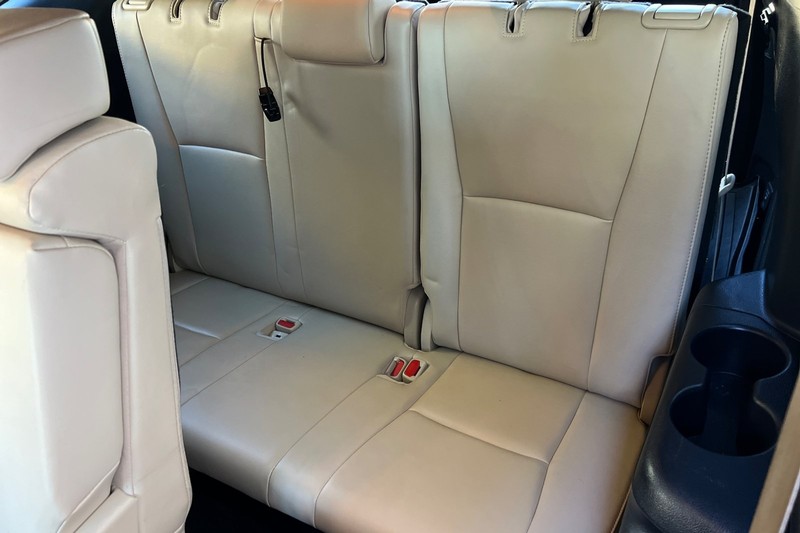 Toyota Highlander Hybrid Vehicle Full-screen Gallery Image 15