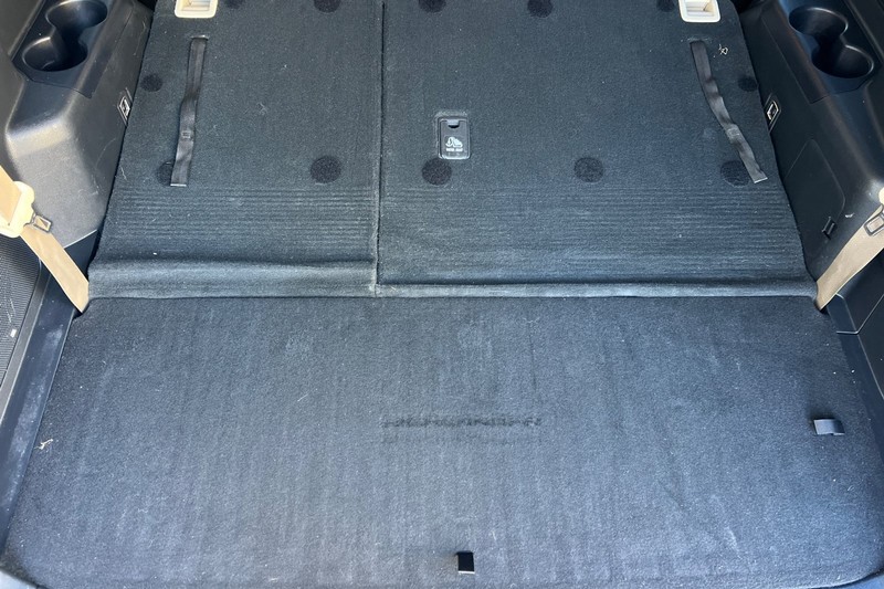 Toyota Highlander Hybrid Vehicle Full-screen Gallery Image 16