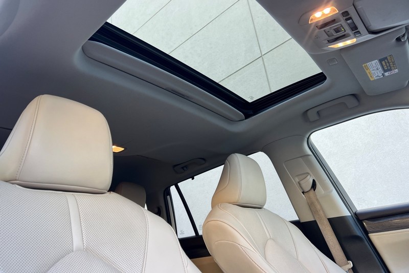 Toyota Highlander Hybrid Vehicle Full-screen Gallery Image 18