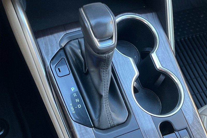 Toyota Highlander Hybrid Vehicle Full-screen Gallery Image 22