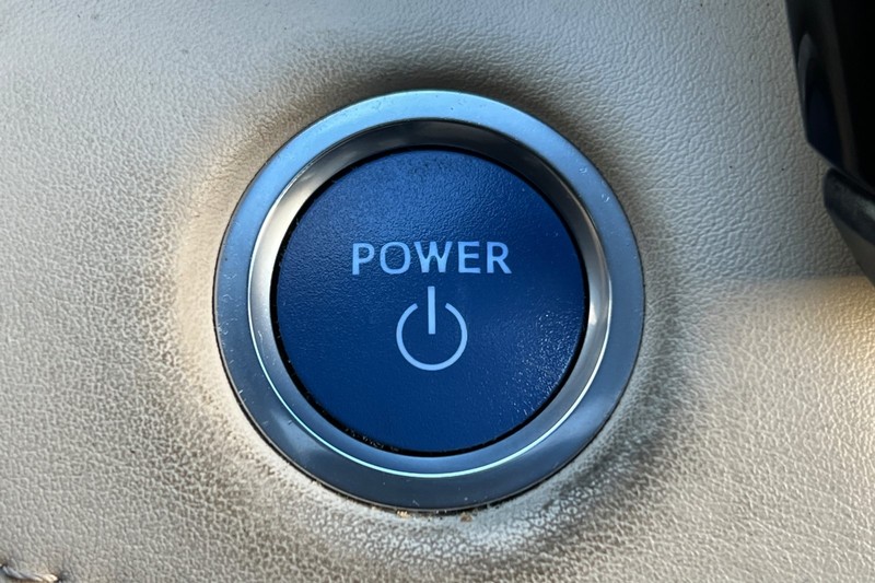 Toyota Highlander Hybrid Vehicle Full-screen Gallery Image 23