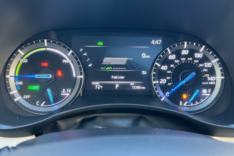 Toyota Highlander Hybrid Vehicle Full-screen Gallery Image 25