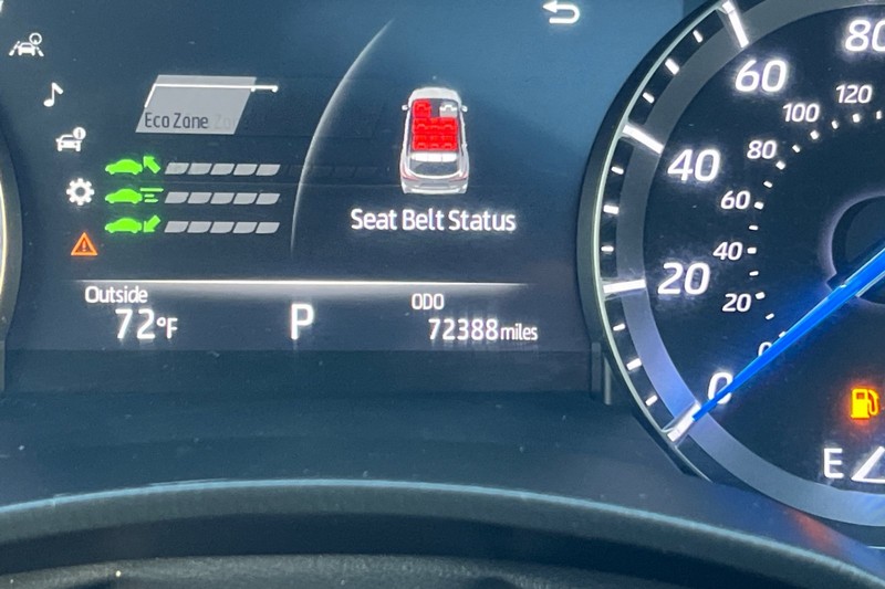 Toyota Highlander Hybrid Vehicle Full-screen Gallery Image 26