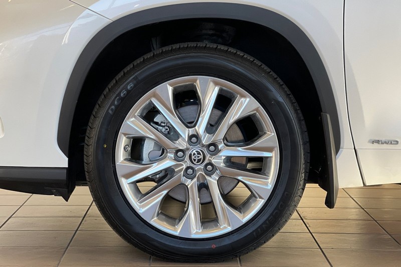 Toyota Highlander Hybrid Vehicle Full-screen Gallery Image 27