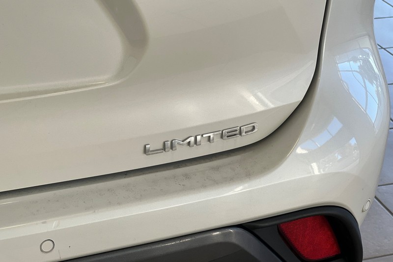 Toyota Highlander Hybrid Vehicle Full-screen Gallery Image 28