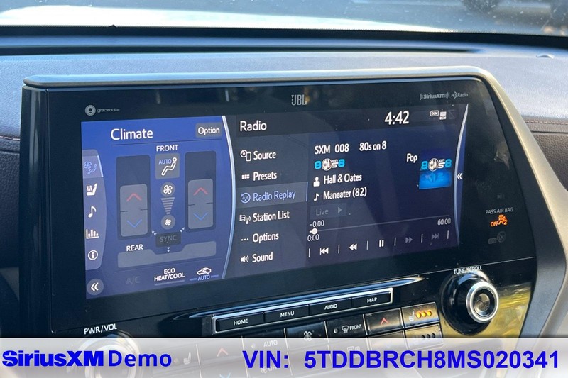 Toyota Highlander Hybrid Vehicle Full-screen Gallery Image 29