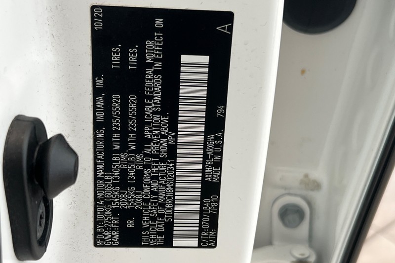 Toyota Highlander Hybrid Vehicle Full-screen Gallery Image 30