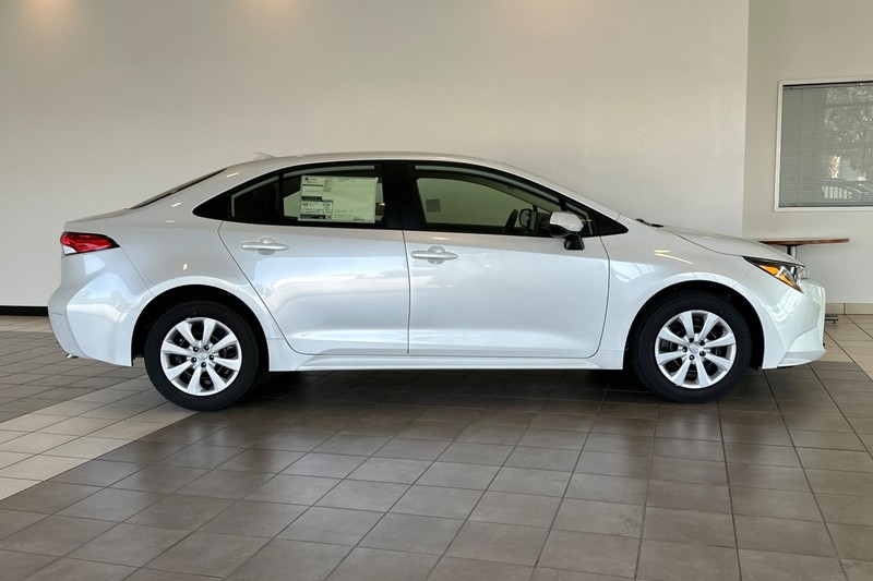 Toyota Corolla Vehicle Full-screen Gallery Image 04