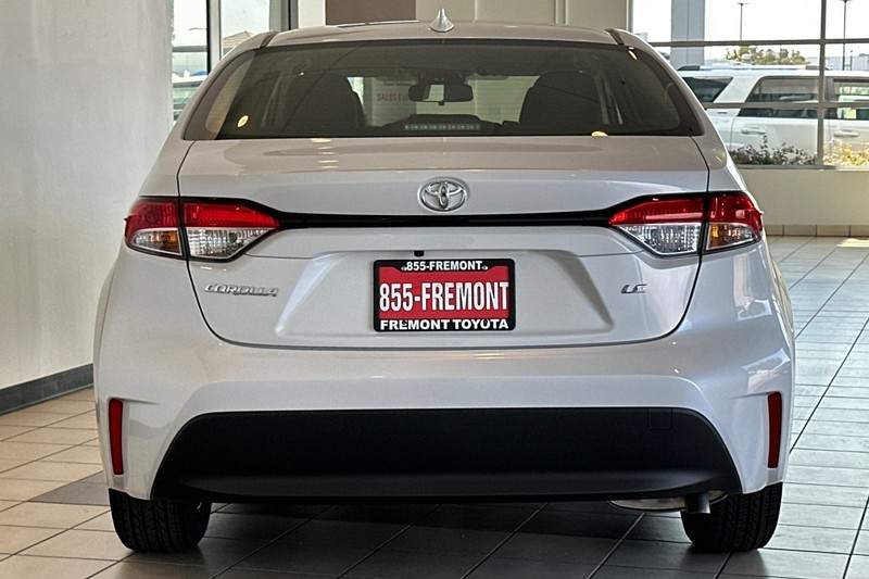 Toyota Corolla Vehicle Full-screen Gallery Image 06