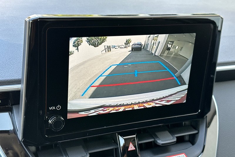 Toyota Corolla Vehicle Full-screen Gallery Image 16