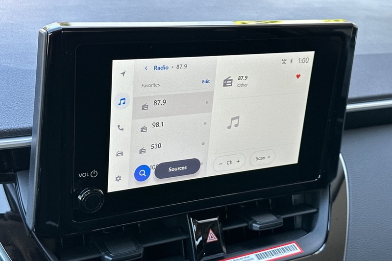 Toyota Corolla Vehicle Full-screen Gallery Image 15