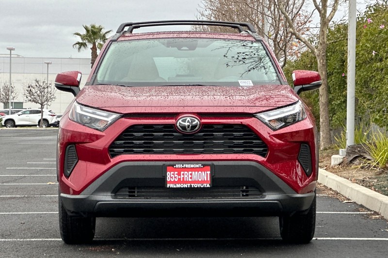 Toyota RAV4 Vehicle Full-screen Gallery Image 03