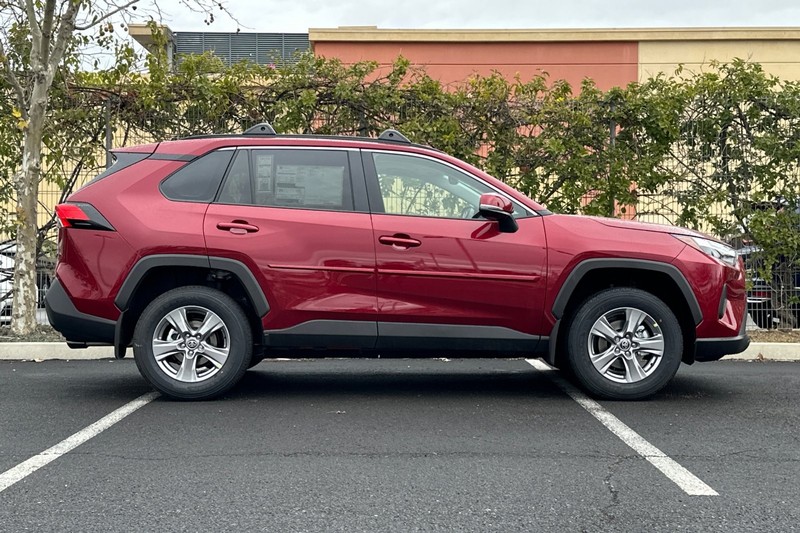 Toyota RAV4 Vehicle Full-screen Gallery Image 04