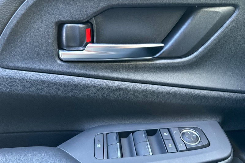 Toyota Prius Plug-In Hybrid Vehicle Full-screen Gallery Image 09