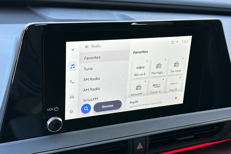 Toyota Prius Plug-In Hybrid Vehicle Full-screen Gallery Image 16