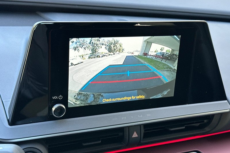 Toyota Prius Plug-In Hybrid Vehicle Full-screen Gallery Image 17