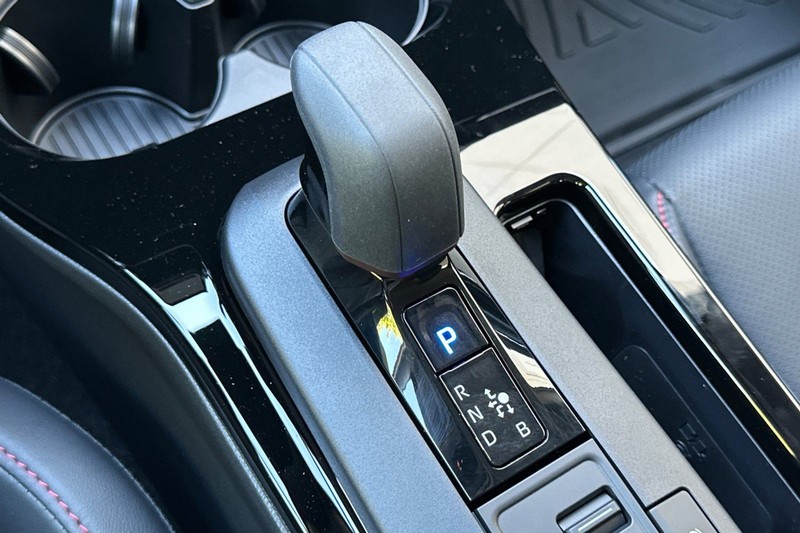 Toyota Prius Plug-In Hybrid Vehicle Full-screen Gallery Image 19