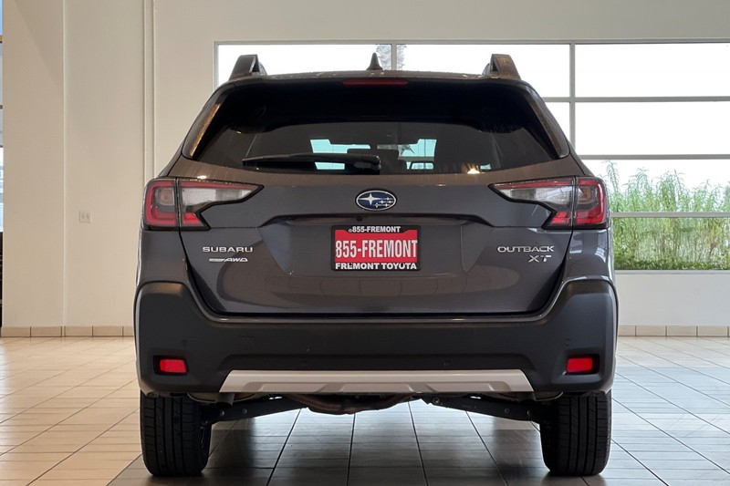 Subaru Outback Vehicle Full-screen Gallery Image 05